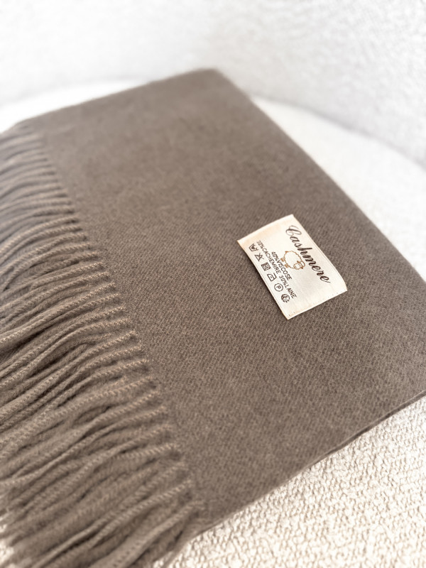 Szal z kaszmirem i wełną z frędzlami taupe SNOW 1