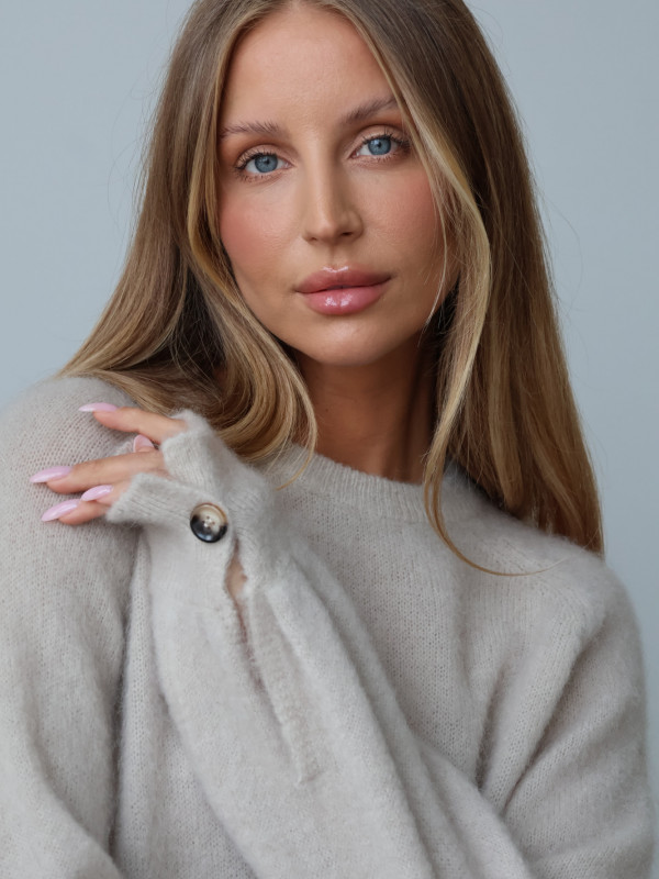 Sweter z kid moherem i wełną merino beż MERA 5