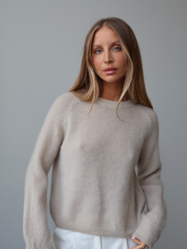 Sweter z kid moherem i wełną merino beż MERA 6