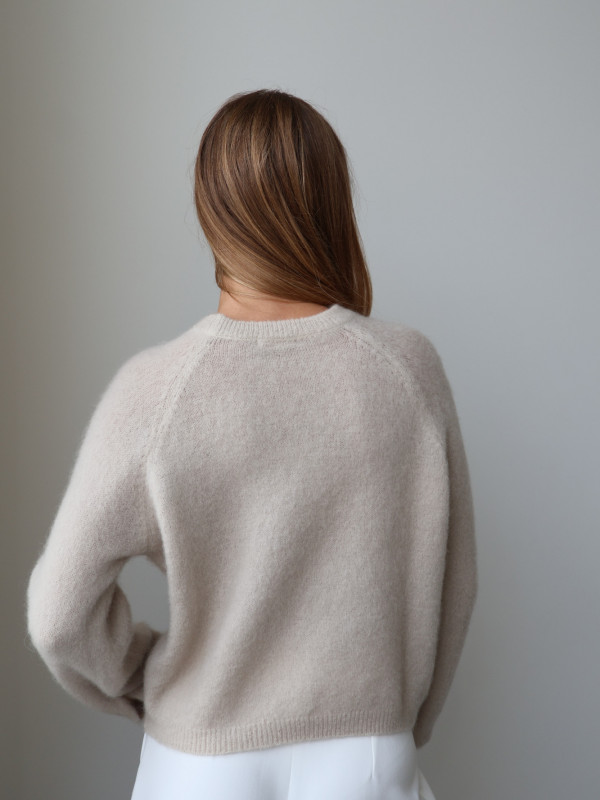 Sweter z kid moherem i wełną merino beż MERA 8