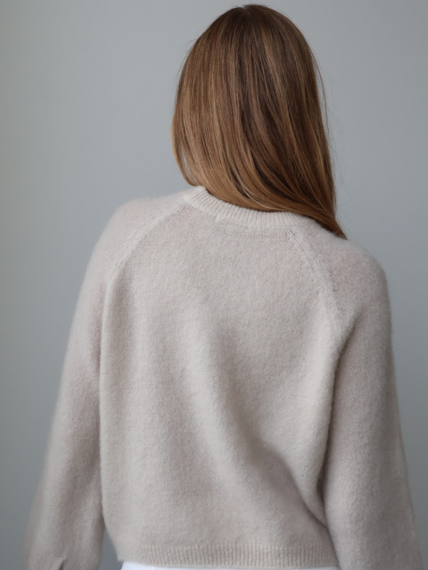 Sweter z kid moherem i wełną merino beż MERA 9