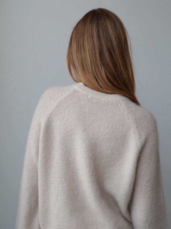 Sweter z kid moherem i wełną merino beż MERA 10