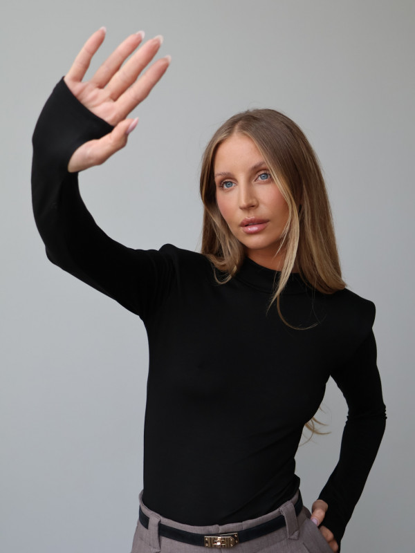 Golf z poduszkami 100% wiskoza AMELINE czarny