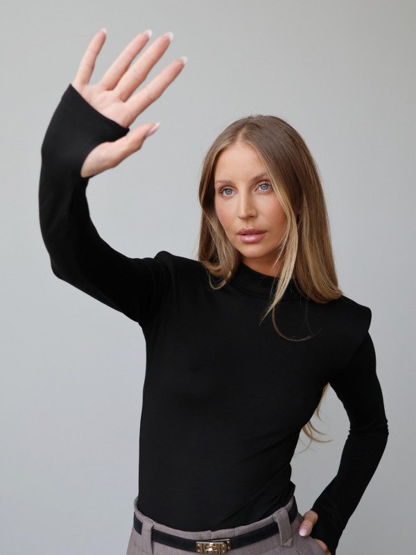 Golf z poduszkami 100% wiskoza AMELINE czarny 5