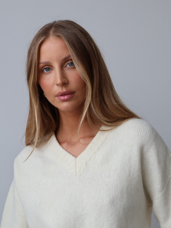 Sweter z dekoltem V 100% wełna merino premium śmietanka SELINE 3