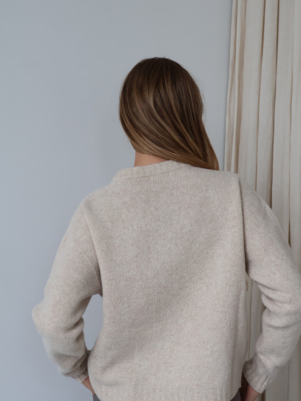 Sweter z dekoltem V 100% wełna merino premium beż SELINE 7