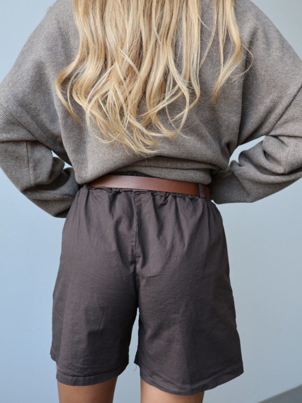 Szorty z paskiem czekolada PIA 6