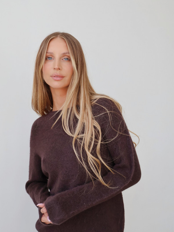 Sweter z baby alpaką gorzka czekolada AROSA 4