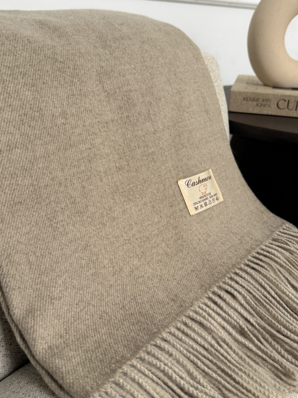 Szal z kaszmirem i wełną z frędzlami szampan SNOW 1